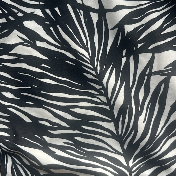 Athleta Tankini ✧ Black and Cream ✧ Size 34 D/DD - Picture 4 of 6